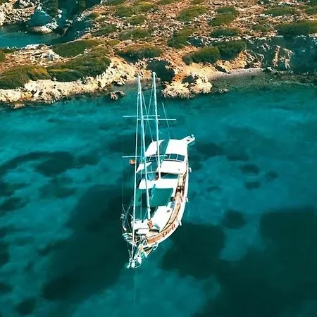Botel Derin Tekne